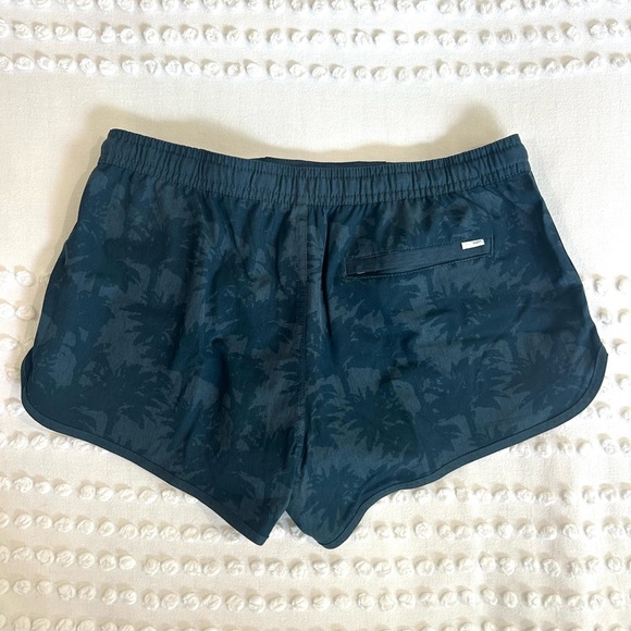 vuori shorts - Picture 2 of 2